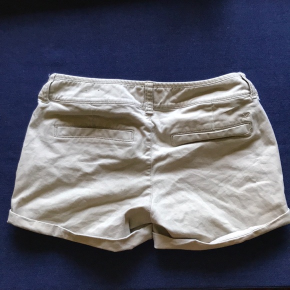 Khaki shorts - Picture 2 of 2